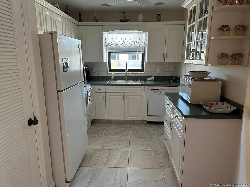 2 bed, 2.0 bath, 1063 sqft, $3,500 — Photo 2