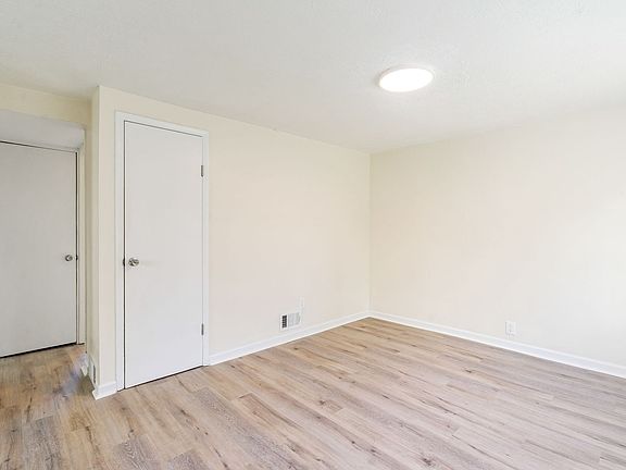 4th image of 129 Weber Way