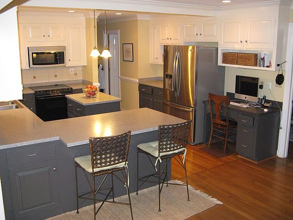 updated kitchen w/stainless and black appliances