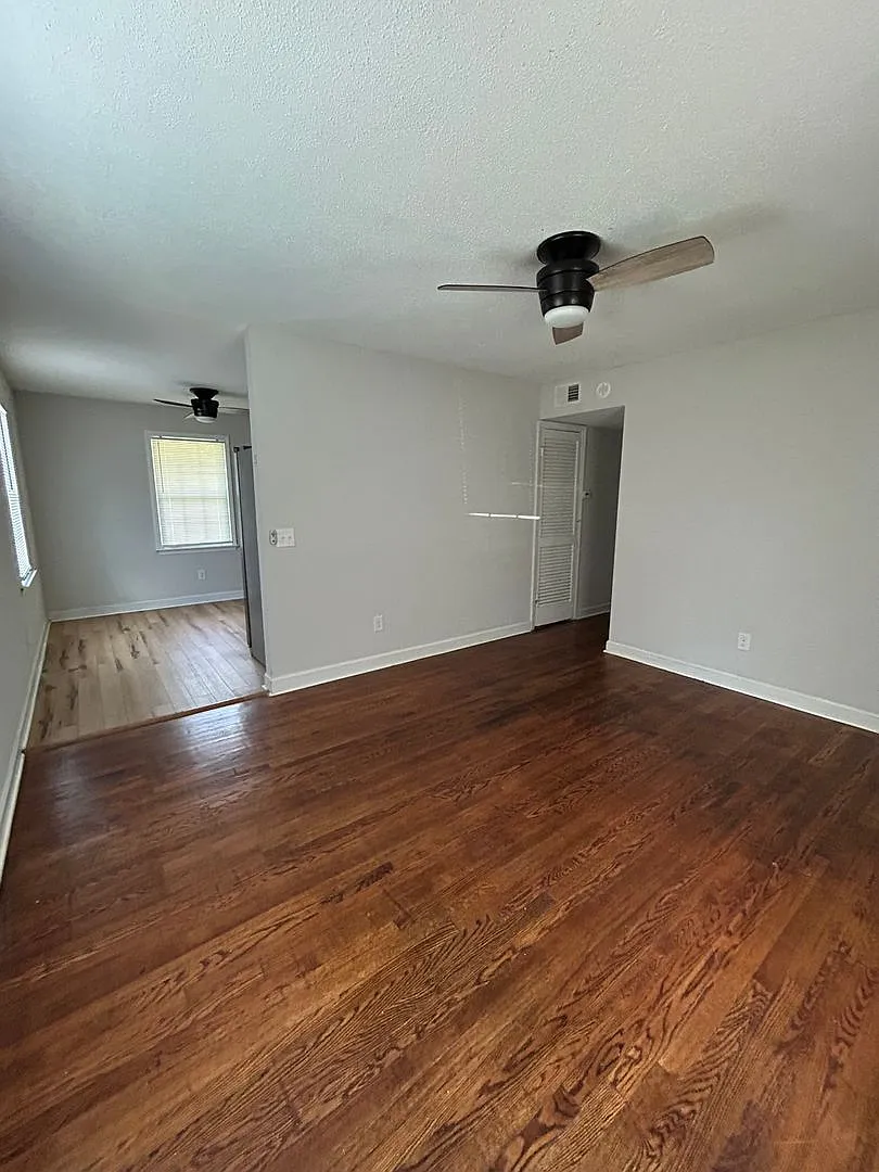 Charming, conveniently situated 3-bedroom home for rent — Photo 4