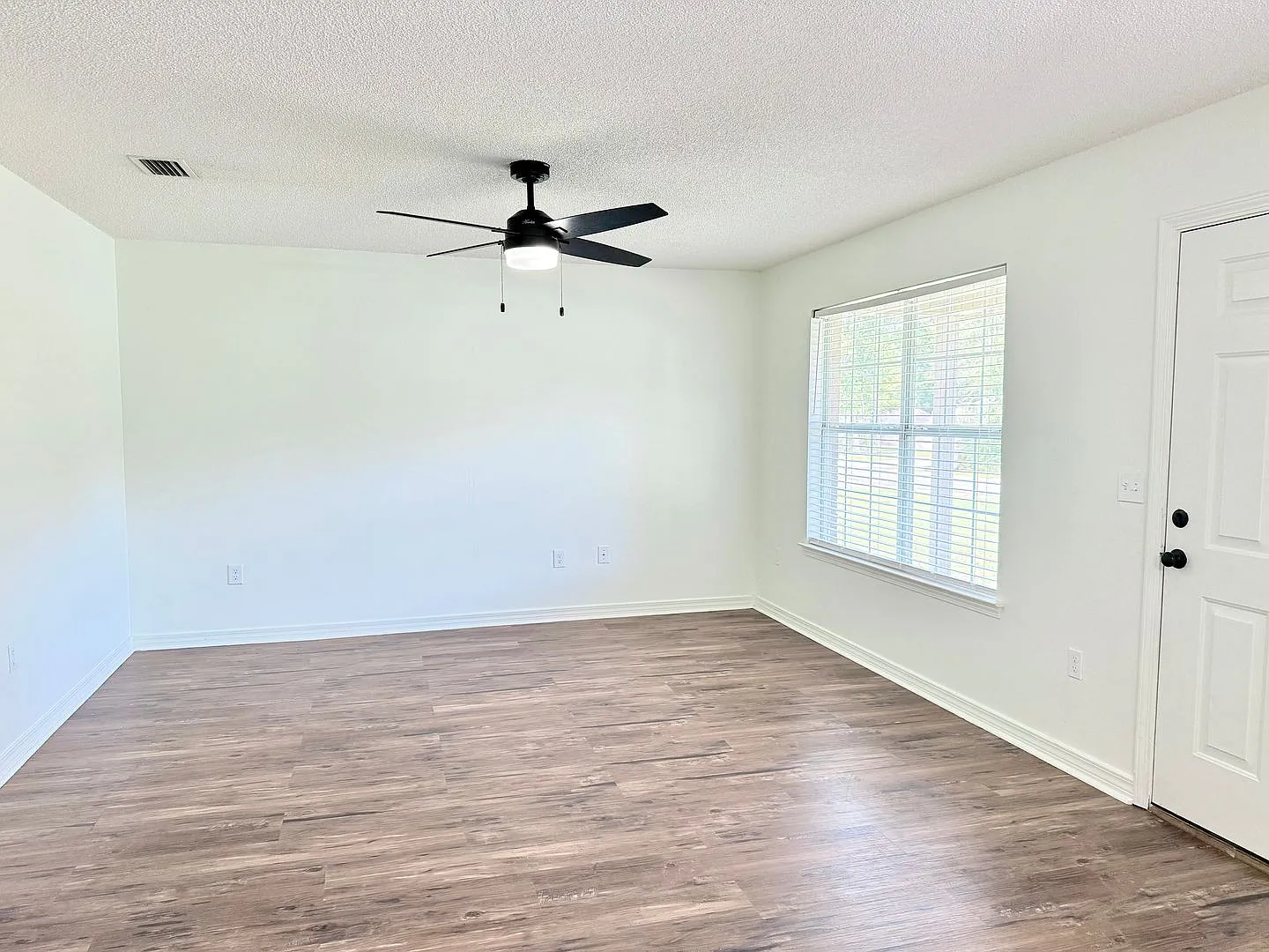 Quaint 3-Bedroom Home — Photo 3