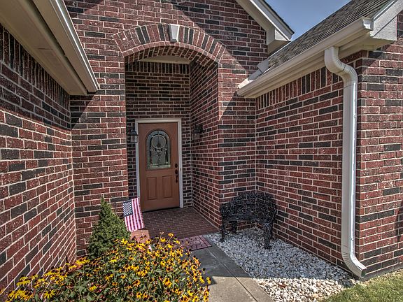 5th image of 1502 Pheasant Cir