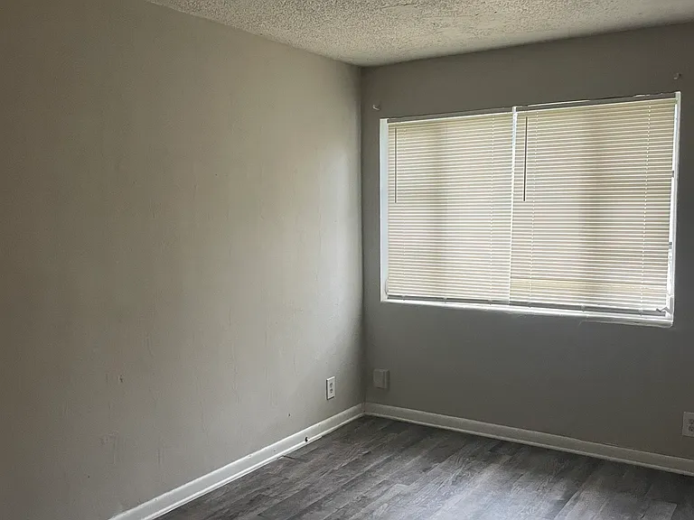 4910 Rhode Island Dr N — Photo 3