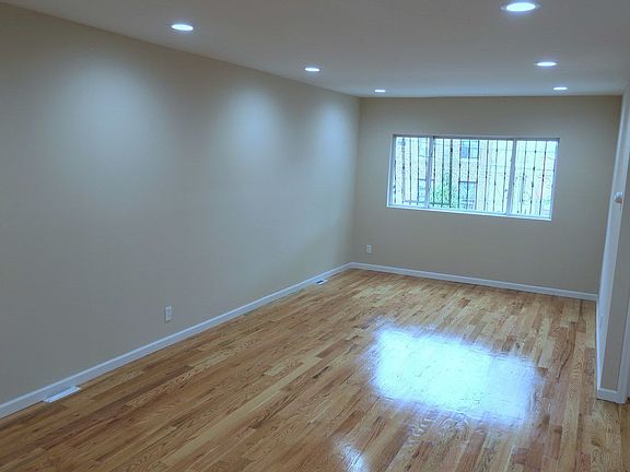 4th image of 1327 Stratford Ave