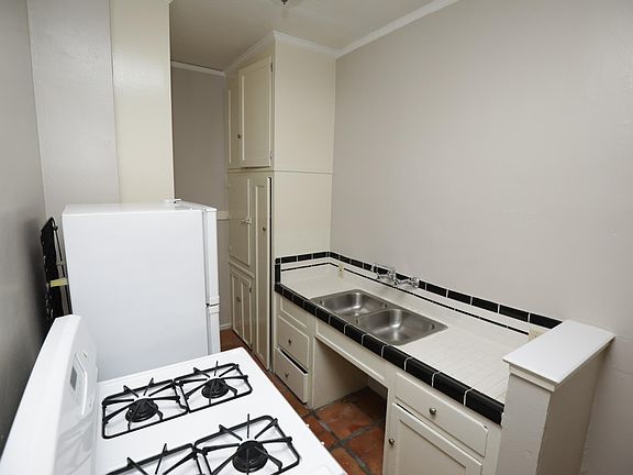 4th image of 729 S St Andrews Pl APT 403