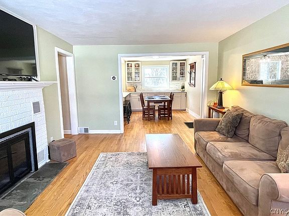 5th image of 104 Valerie Dr
