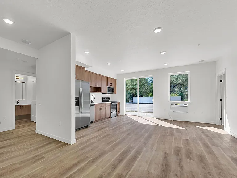Veazey Park Apartments — Photo 53