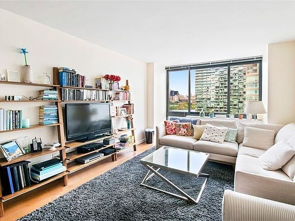 3rd image of 4720 Center Blvd APT 2802