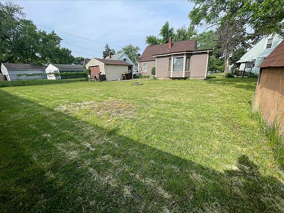 4th image of 820 Sheridan Dr