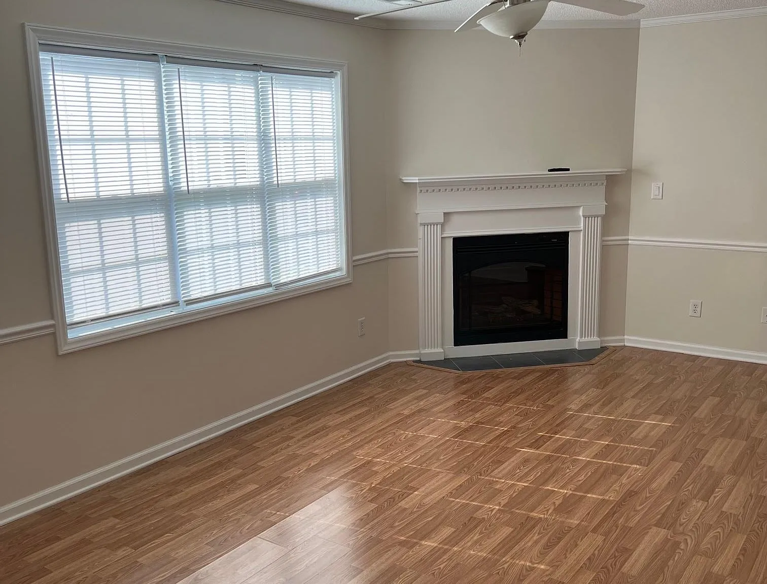 3809 E Vancroft Cir — Photo 2