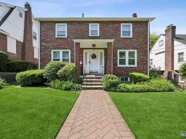312 Frances St, Teaneck, NJ 07666