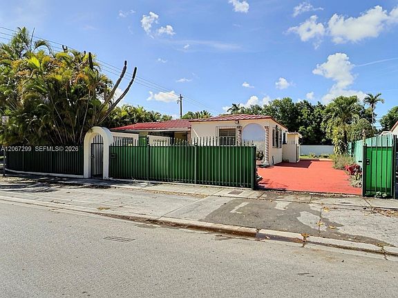 5th image of 1885 SW 21st Ter