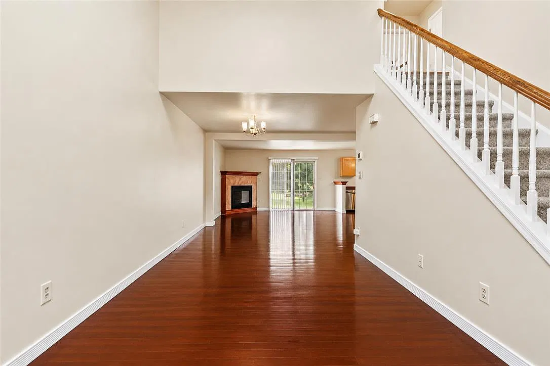 3 bed, 2.5 bath, 1428 sqft, $2,475 — Photo 4