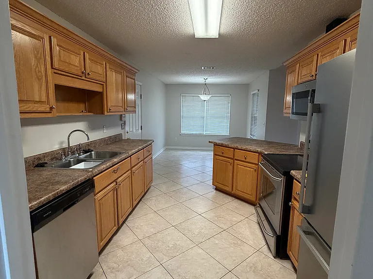 1608 Cedrus Ln — Photo 6