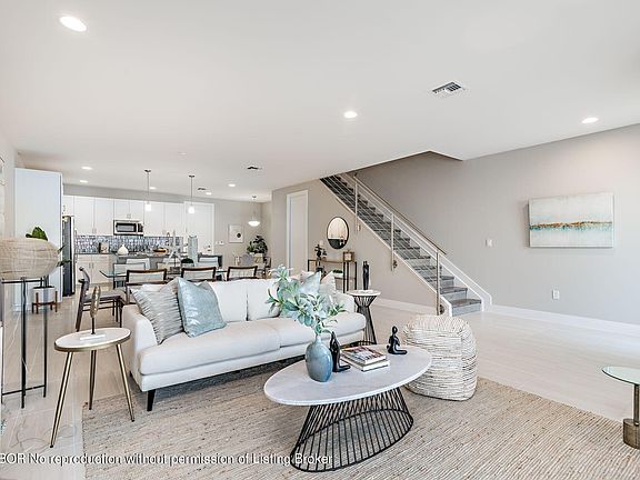 3rd image of 3844 Lambert Ave #3844