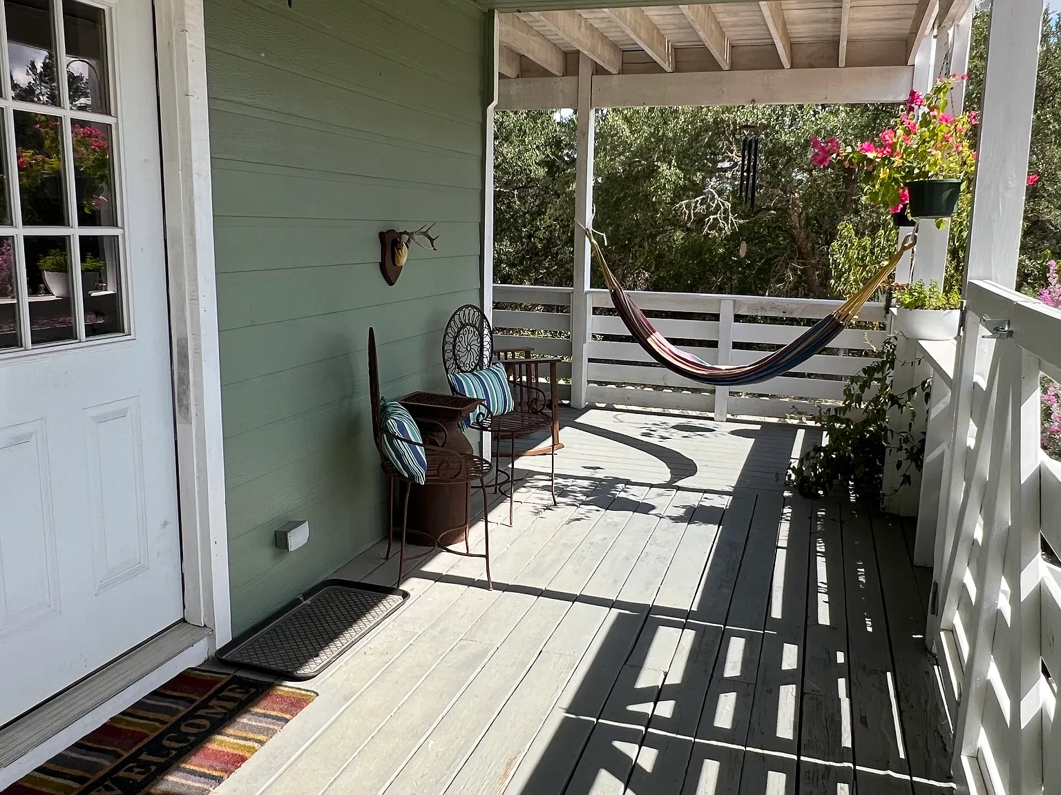 3 bed, 1400 sqft, $2,100 — Photo 3