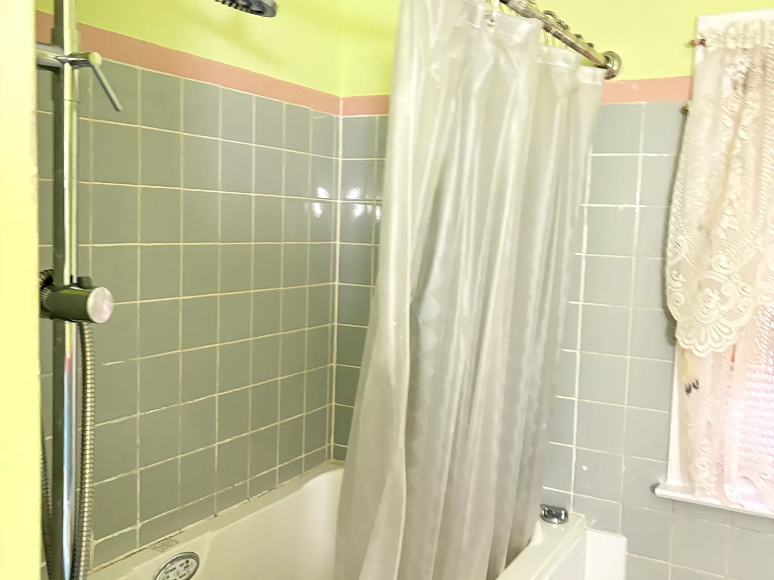 2 bed, 700 sqft, $3,000 — Photo 2