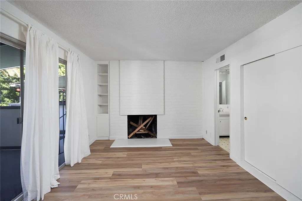 2 bed, 1200 sqft, $3,200 — Photo 3
