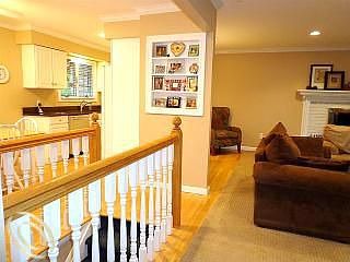 5th image of 393 Westbourne Dr