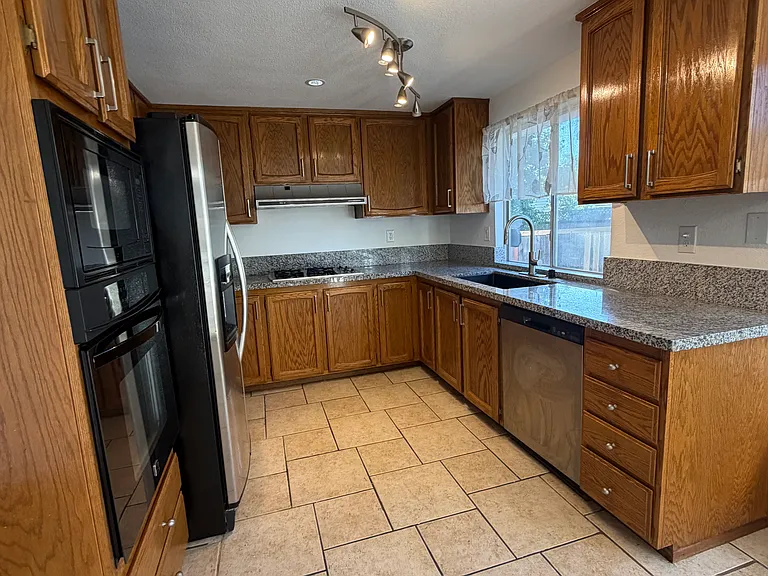 112 Garrett Dr — Photo 4