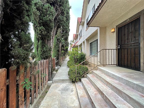 3rd image of 423 Pomelo Ave