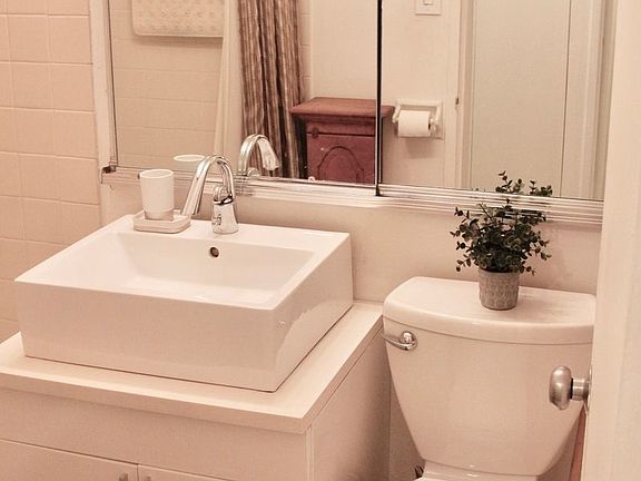3rd image of 704 Washington Ave #1B
