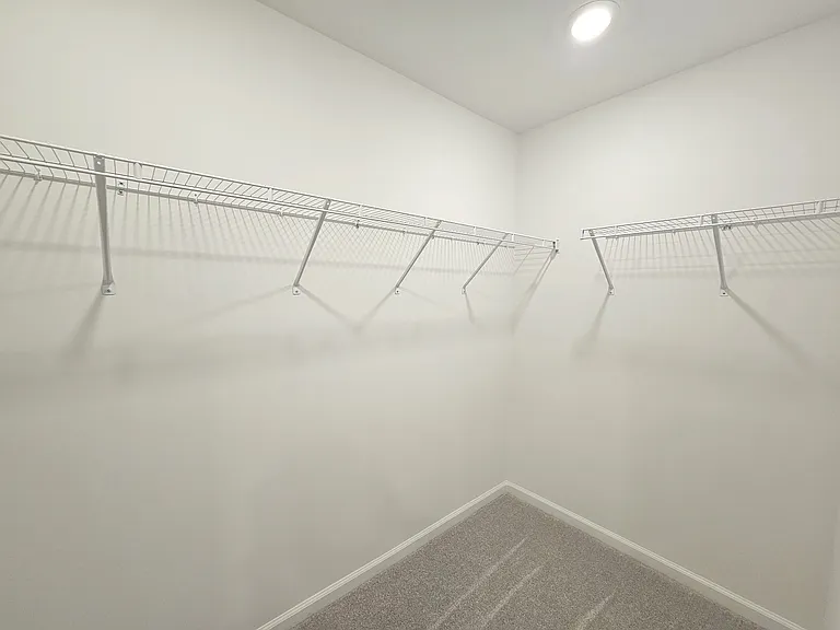 Owner's Suite - Walk-in closet