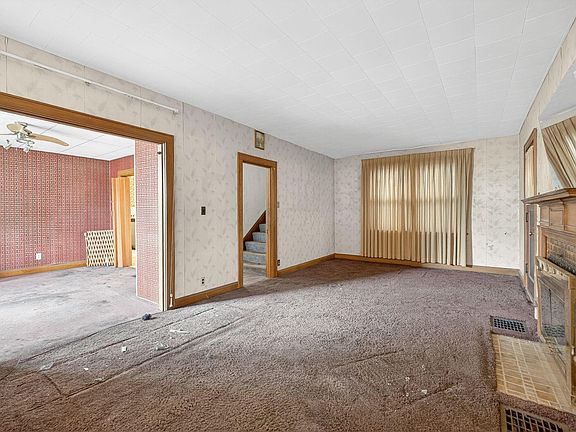 4th image of 3921 Parsons Ave