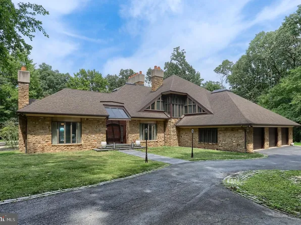 51 Hill Manor Dr, Hershey, PA 17033