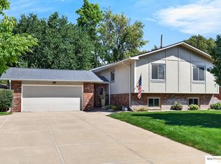 21756 Pacific St, Elkhorn, NE 68022