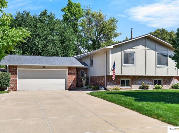 21756 Pacific St, Elkhorn, NE 68022
