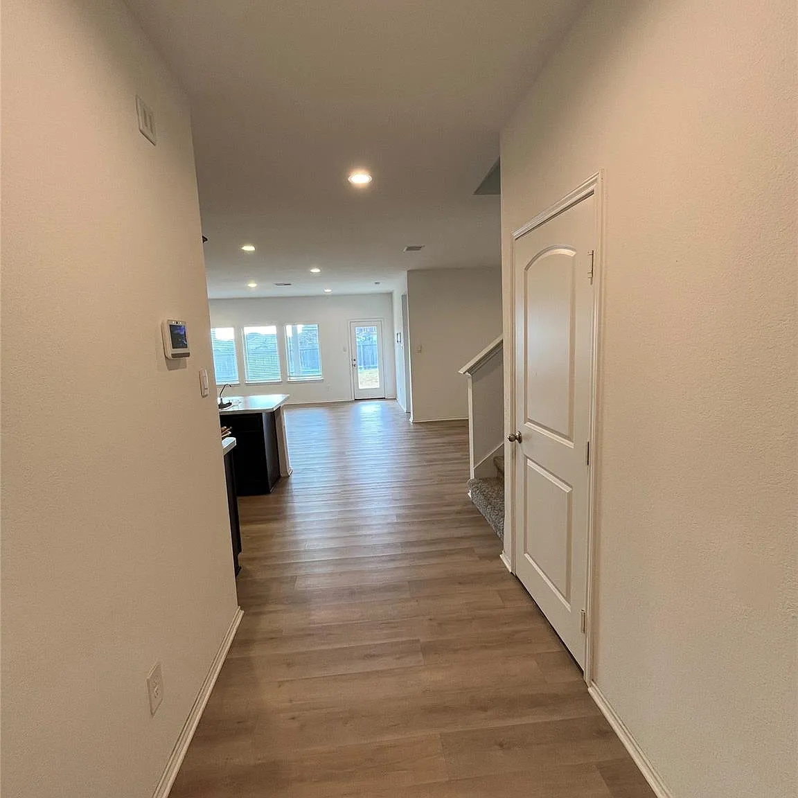 4 bed, 3.0 bath, 2692 sqft, $2,400 — Photo 2