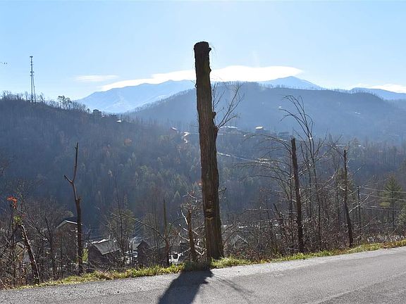 4th image of 328 Pinnacle Dr