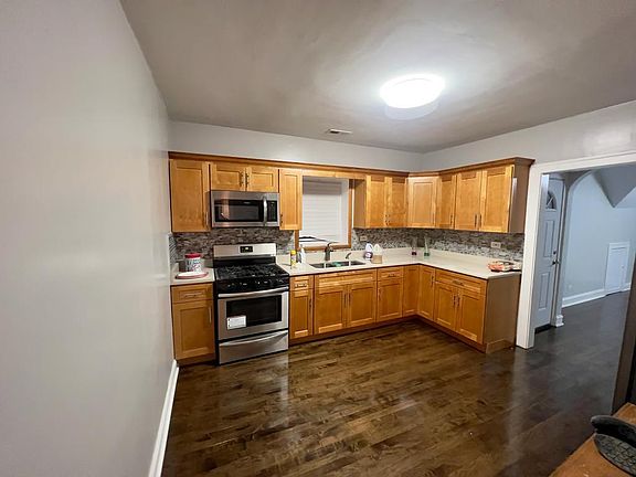 4th image of 4139 N Melvina Ave #2