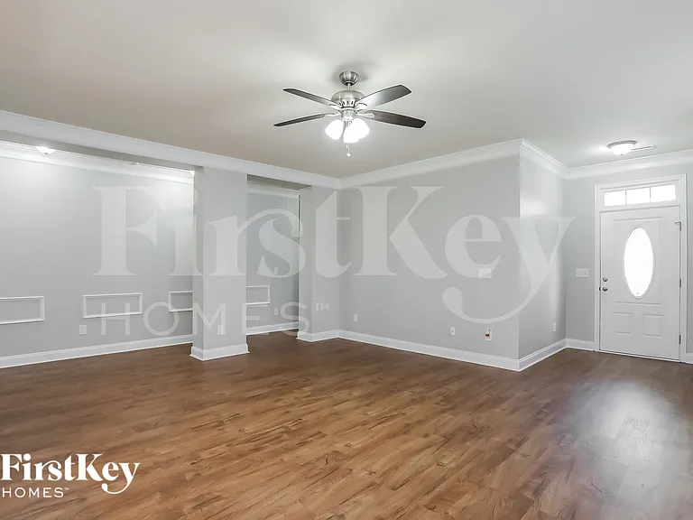 182 Norwich Dr — Photo 6