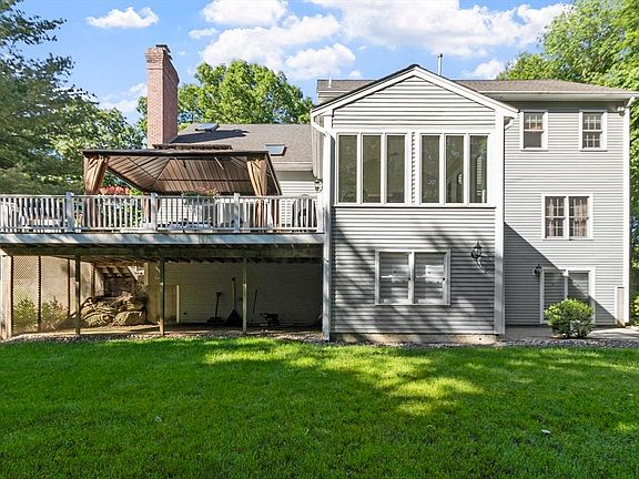 5th image of 218 Stearns Rd