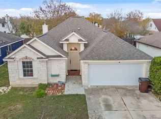 217 Sunshadow Dr, Lockhart, TX 78644
