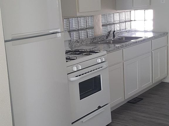 3rd image of 3915 N Longview Ave #3