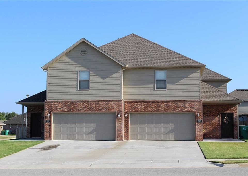 1st image of 907 Oakwood Ln