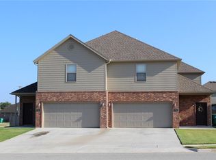 907 Oakwood Ln, Centerton, AR 72719