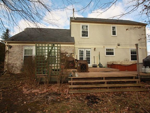 3rd image of 44703 Greenwood Dr