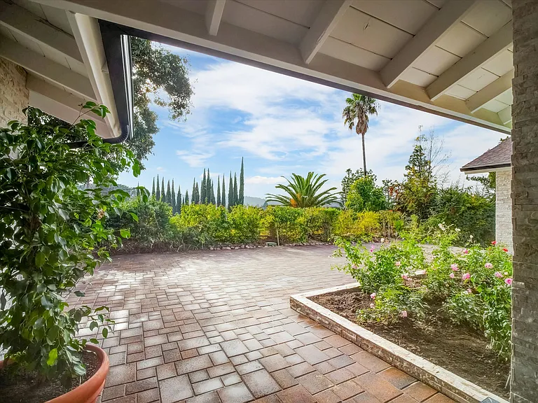 4732 Del Moreno Dr — Photo 76