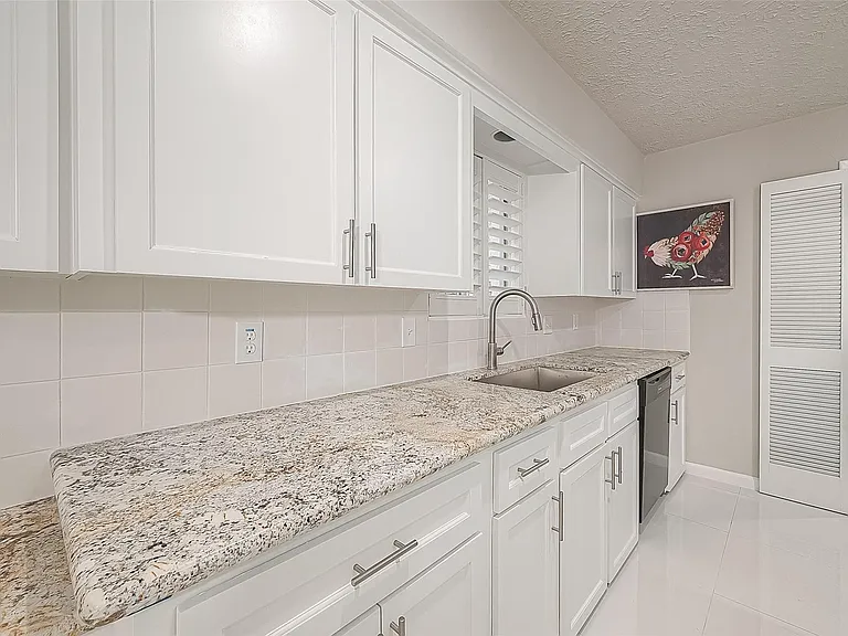 6107 Sanford Rd — Photo 26