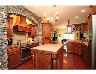 5th image of 11982 Hickory Dr