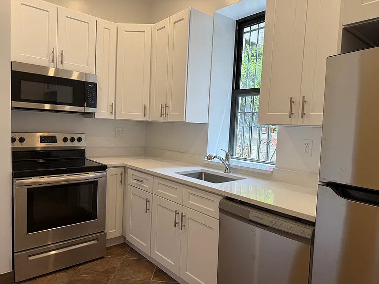 486 4th St #1L — Photo 1