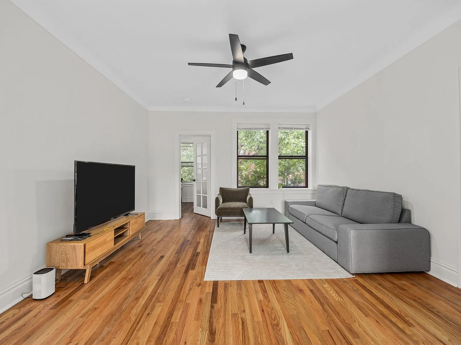 Mosaic- 718 Limit - Now Leasing 27/28 — Photo 3