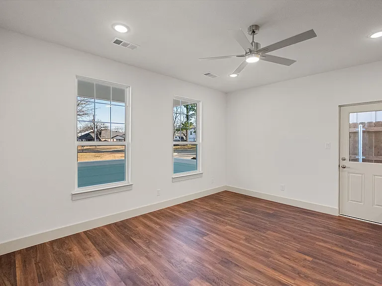 506 E Kimball St #1 — Photo 6
