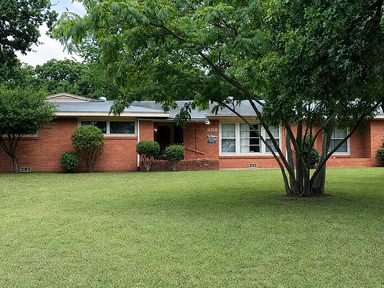 898 N Harbin Dr — Photo 1