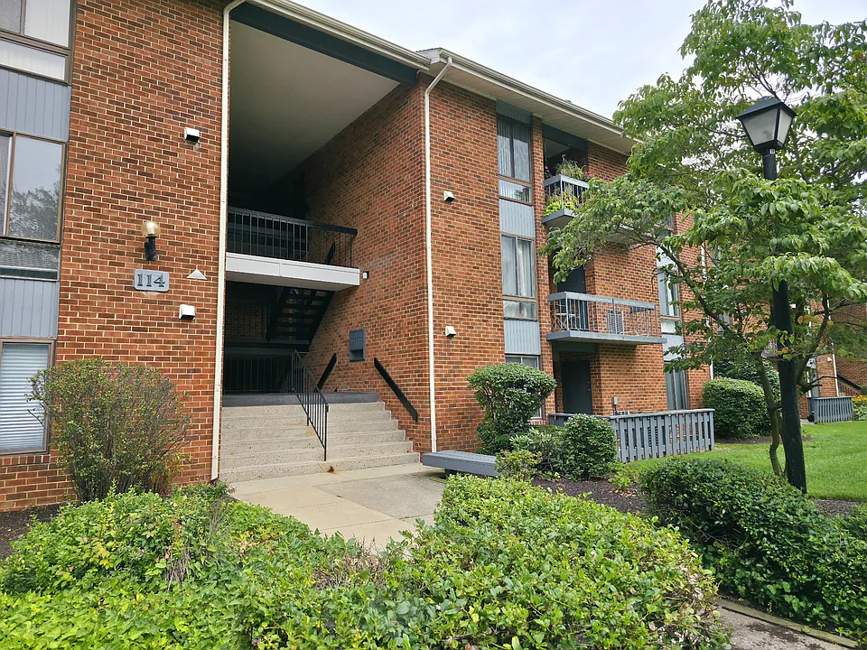 114 Van Buren Rd #4