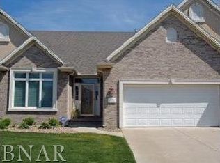 22 Inglewood Ln, Bloomington, IL 61704